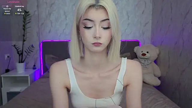 Snapshot of kittysocutie chatting on May 24, 2026, 12:10 am kittysocutie online show from May 24, 2026, 12:10 am