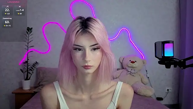kittysocutie online show from July 7, 2026, 12:24 am