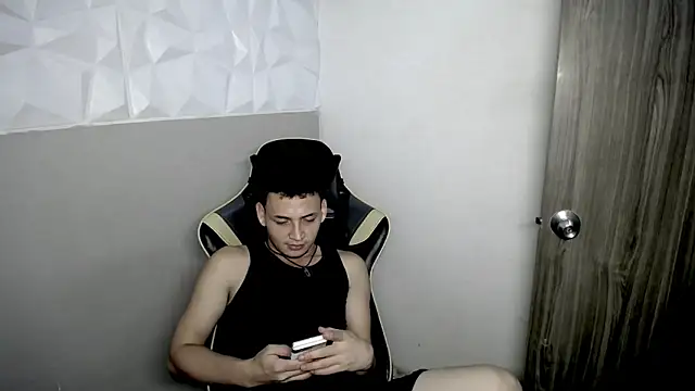 Mathias twinkk online show from April 15, 2026, 4:29 am