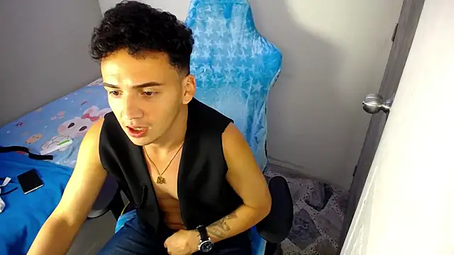 Mathias twinkk online show from April 6, 2026, 3:46 am