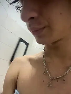 Emmyy Fantasy online show from April 17, 2026, 1:25 pm