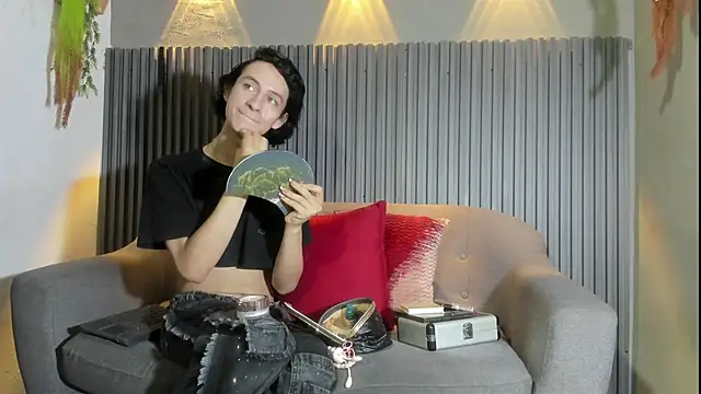 Emmyy Fantasy online show from March 28, 2026, 7:26 pm