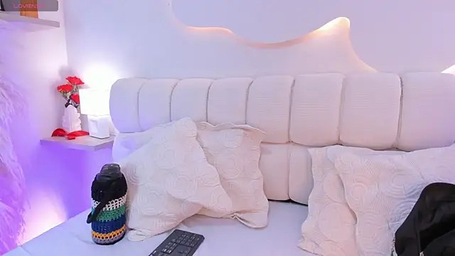 melanieklaus2 online show from April 18, 2026, 3:53 am