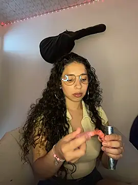 katniss everdeen  online show from March 25, 2026, 3:33 pm