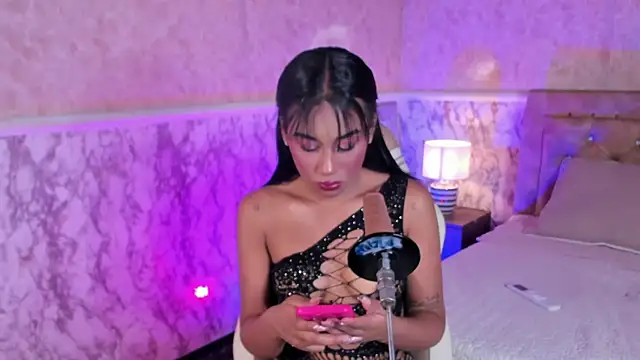 Horny Brunette  online show from March 25, 2026, 4:23 am