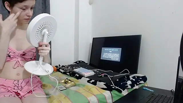 Snapshot of Fantasy-Dreams chatting on May 16, 2026, 3:05 am Fantasy-Dreams online show from May 16, 2026, 3:05 am