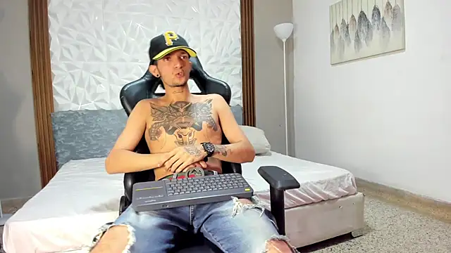 Hot Gaara  online show from April 18, 2026, 3:31 am