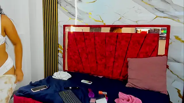 Tiana hots online show from April 19, 2026, 3:18 am