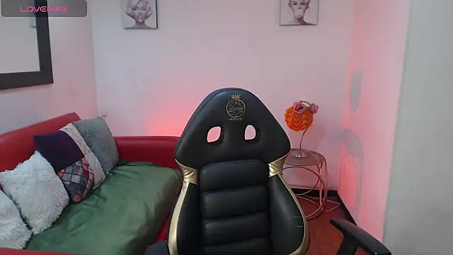 Milly 1 x online show from April 14, 2026, 6:46 pm