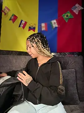 Snapshot of Laila_LS chatting on July 4, 2026, 1:04 pm Laila LS online show from July 4, 2026, 1:04 pm