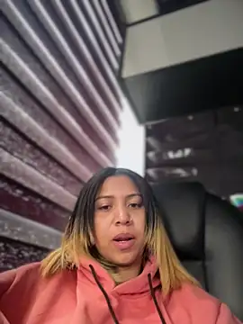 Laila LS online show from April 3, 2026, 1:28 pm