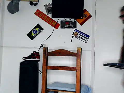 freddymdq100 online show from April 12, 2026, 7:11 am