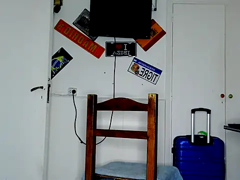 freddymdq100 online show from April 22, 2026, 8:37 pm