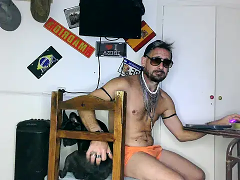 freddymdq100 online show from April 14, 2026, 11:43 pm