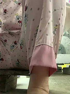 tieuvy6 online show from April 13, 2026, 11:42 pm