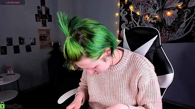 LittleKittenStar online show from April 9, 2026, 2:46 am