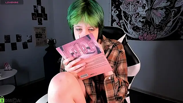 LittleKittenStar online show from April 11, 2026, 2:30 am