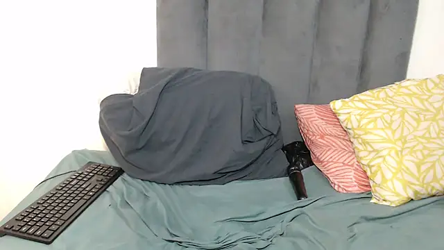 dark-berry77 online show from April 6, 2026, 4:52 pm