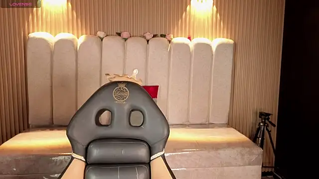 Melannyy V online show from April 2, 2026, 12:45 pm