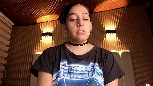 Melannyy V online show from April 7, 2026, 12:18 pm