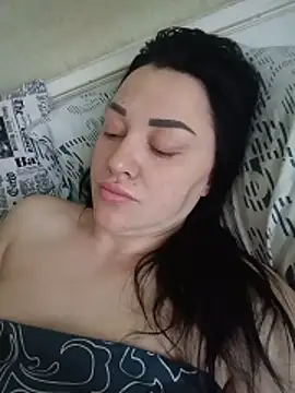 Elsie-Nora online show from May 16, 2026, 4:44 am