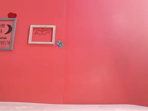 CharlotteBrownn2 online show from April 1, 2026, 1:12 pm