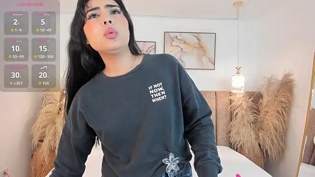 ariasoo  online show from April 11, 2026, 12:20 pm