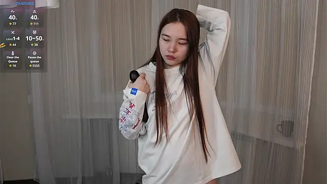 RoniDetterich online show from April 18, 2026, 4:31 pm