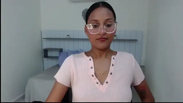 Rubi Diamond  online show from April 19, 2026, 8:33 pm