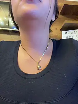 emiiross online show from May 20, 2026, 2:19 am