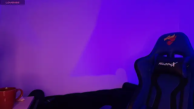 Nicolwhitee online show from March 27, 2026, 12:06 pm