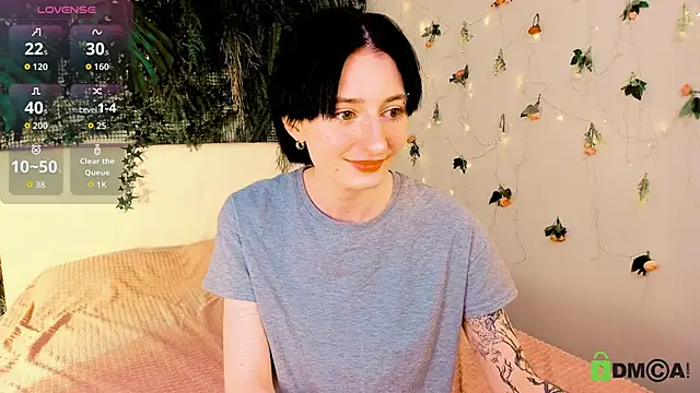 Kira  Cutie online show from May 28, 2026, 9:21 pm