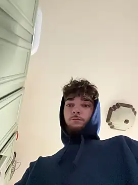 dommydom7177 online show from April 5, 2026, 9:32 pm