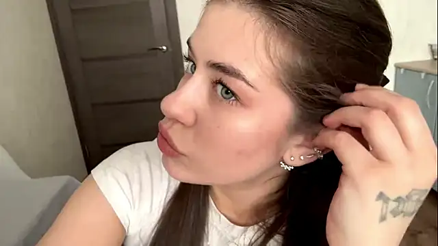 LypsiXo online show from March 31, 2026, 1:24 pm