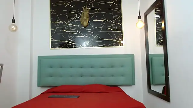 Yuri Queen online show from April 10, 2026, 7:43 pm