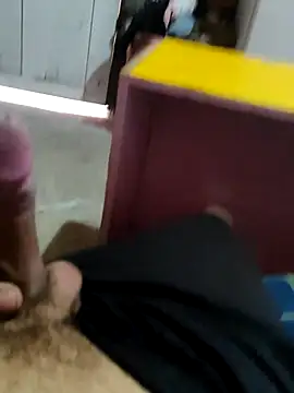 zoi2324 online show from April 1, 2026, 4:04 pm