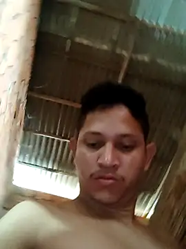 zoi2324 online show from April 19, 2026, 12:39 pm