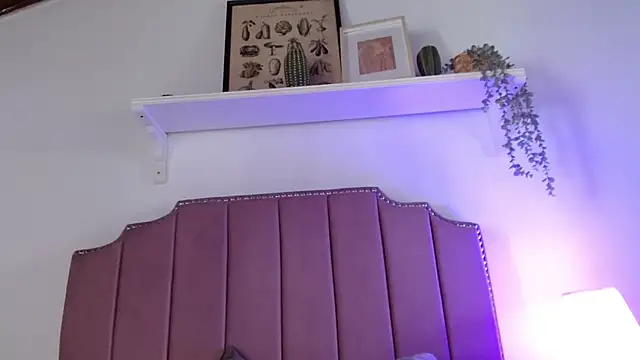 shiny foxeyes online show from March 31, 2026, 9:28 pm