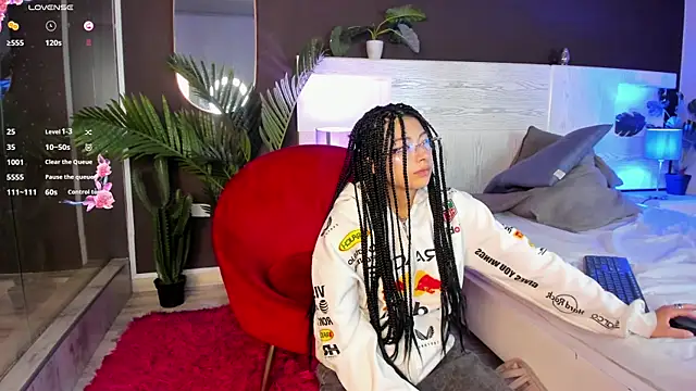 shiny foxeyes online show from April 15, 2026, 9:37 pm