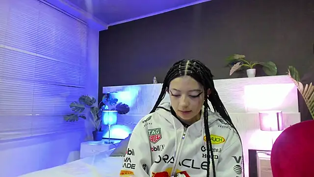 shiny foxeyes online show from April 11, 2026, 10:35 pm