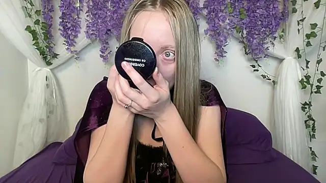 ElfGirlAna online show from April 10, 2026, 3:41 pm