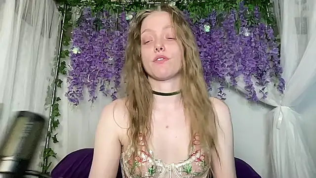 ElfGirlAna online show from July 10, 2026, 3:01 pm
