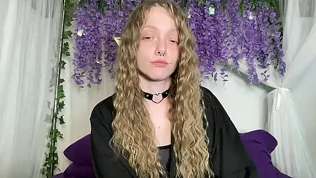 ElfGirlAna online show from July 8, 2026, 3:02 pm