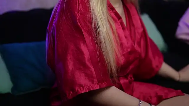 DaliaParis online show from April 14, 2026, 8:14 pm