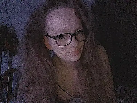 LizzieZ1975 online show from May 9, 2026, 12:58 am