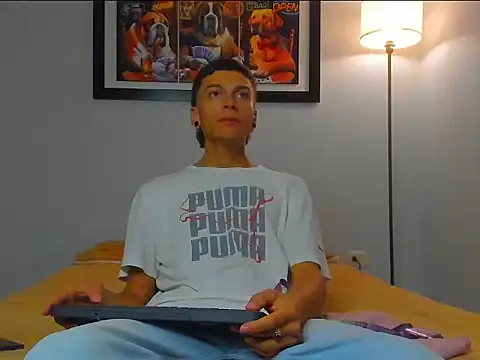 Noahh Saky online show from April 8, 2026, 3:52 am