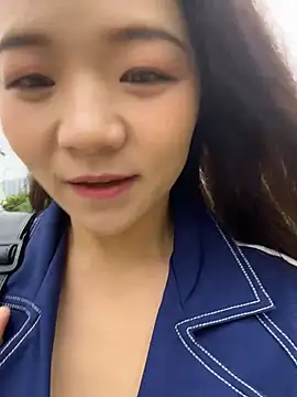 lucyxiaolulu online show from April 15, 2026, 1:33 am