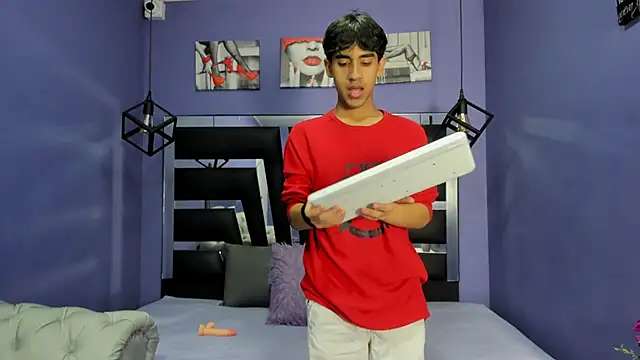  ArchieBlu  online show from April 1, 2026, 3:19 am