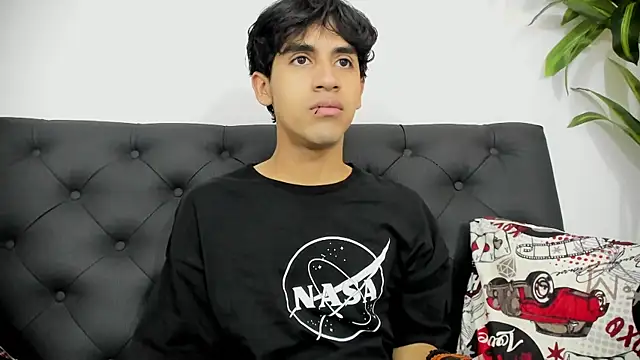  ArchieBlu  online show from April 11, 2026, 7:56 am