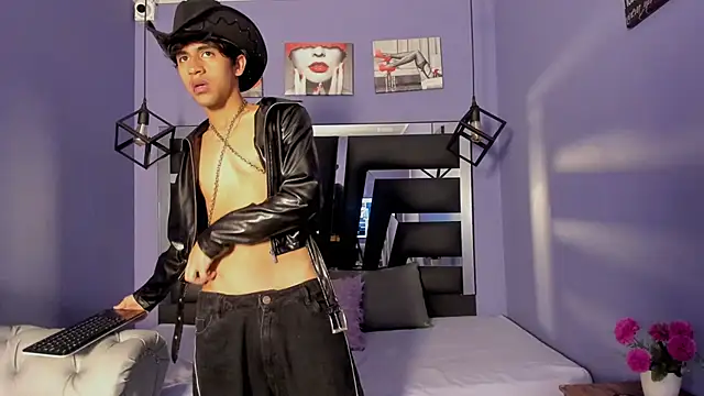  ArchieBlu  online show from March 25, 2026, 5:07 am